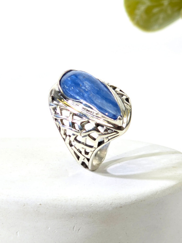 Серебряное кольцо ETERI с кианитом
